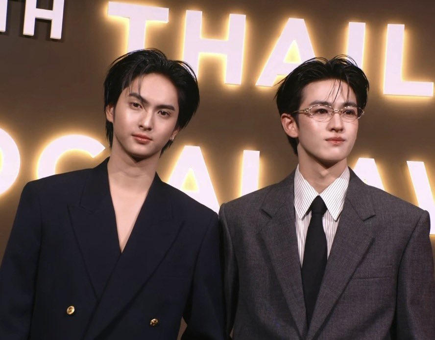 ท่านทั้งสองออกงานคู่มากก เหมาะสมเหลือเกินค่ะ

#COPPERdechawat #JINWOOKkim 
#TSA14xBUS #ThailandSocialAwards