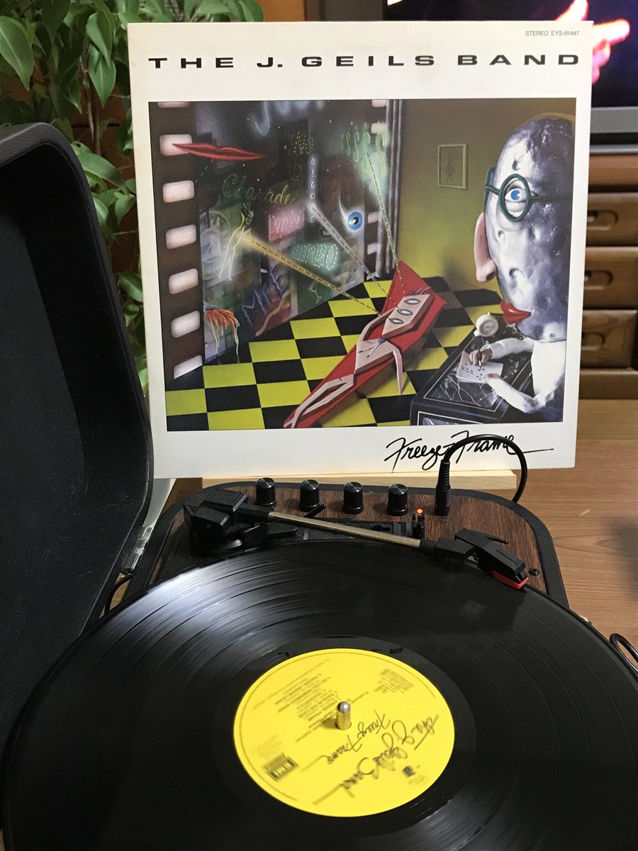 captain_kmatu's tweet photo. お風呂でThe80's聴いてて
Centerfold聴いたら
もうJ.ガイルズ・バンド聴きたくて😆
80年代はロックが熱かったねぁ✨🤩
#vinylrecords #TheJGeilsBand
#FreezeFrame https://t.co/rqzVgNTdL4