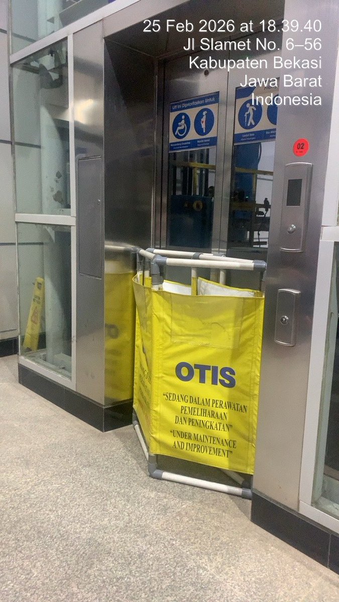wooumi_'s tweet photo. 25/2/26

Udah seminggu dari rabu minggu lalu nih masih otis di st Cibitung🙂🙂🙂

Perbaiki bisa kali tolong @CommuterLine @KAI121 https://t.co/aFPFBQGBBo