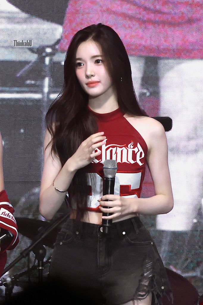 팡! tweet media