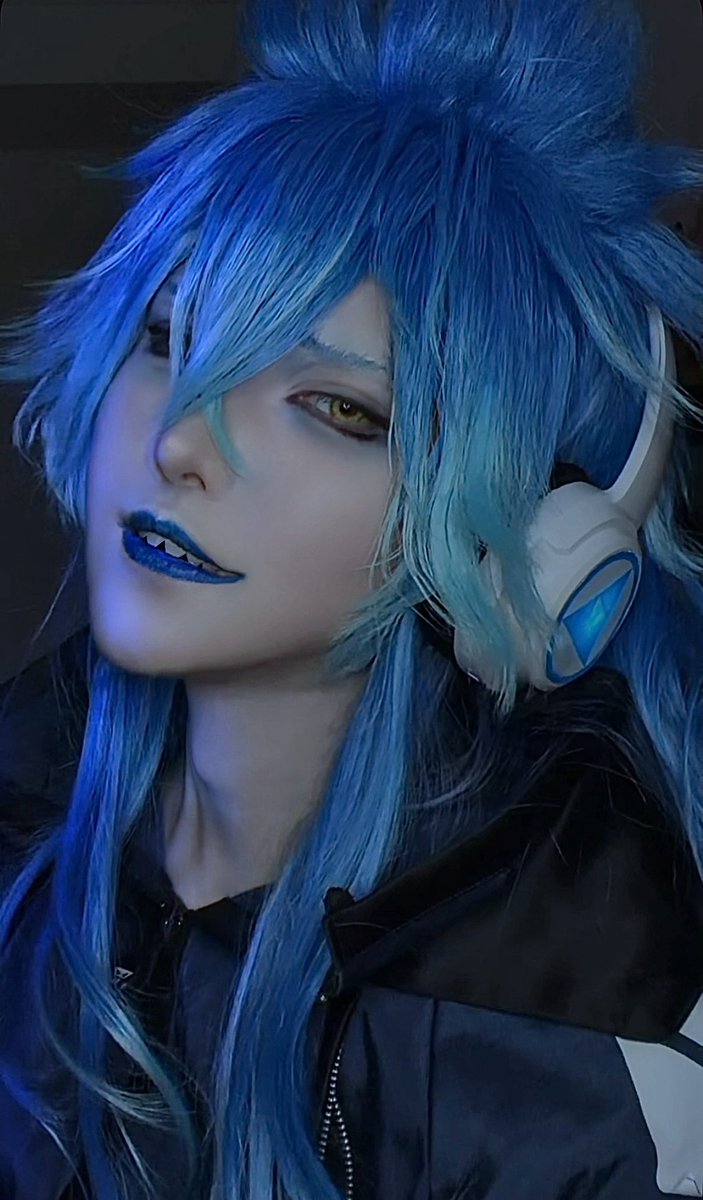 twst_cos 💀
自作ヘッドホンみてこれ光るし使える