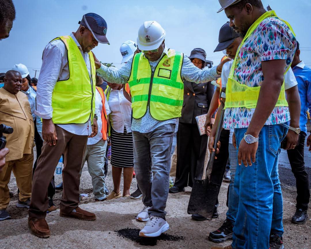 Umahi Inspects Ongoing Rehabilitation of Lagos–Ota–Abeokuta Road

The Honourable Minister of Works, David Umahi, has conducted an on-the-spot assessment of the ongoing rehabilitation of the Lagos–Ota–Abeokuta Road, reaffirming the Federal Government’s commitment to restoring