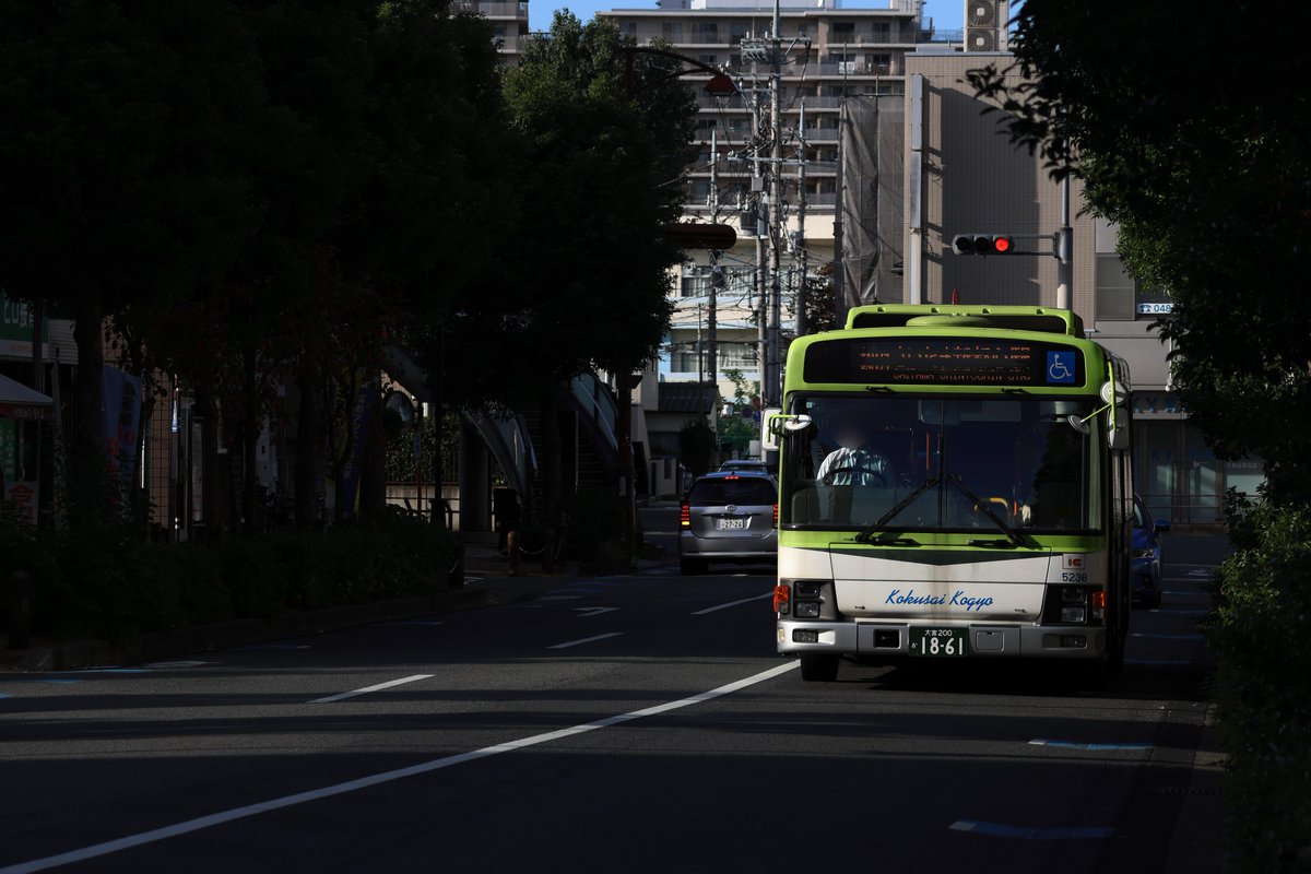 MUline901's tweet photo. 国際興業バス　西浦和営業所
5236(PKG-LV234L2)※特送化

5400番台が転属する中、唯一特送化されました🥲
最近はよく志木や新都にて走っていました。 https://t.co/CLGyhmUwyf