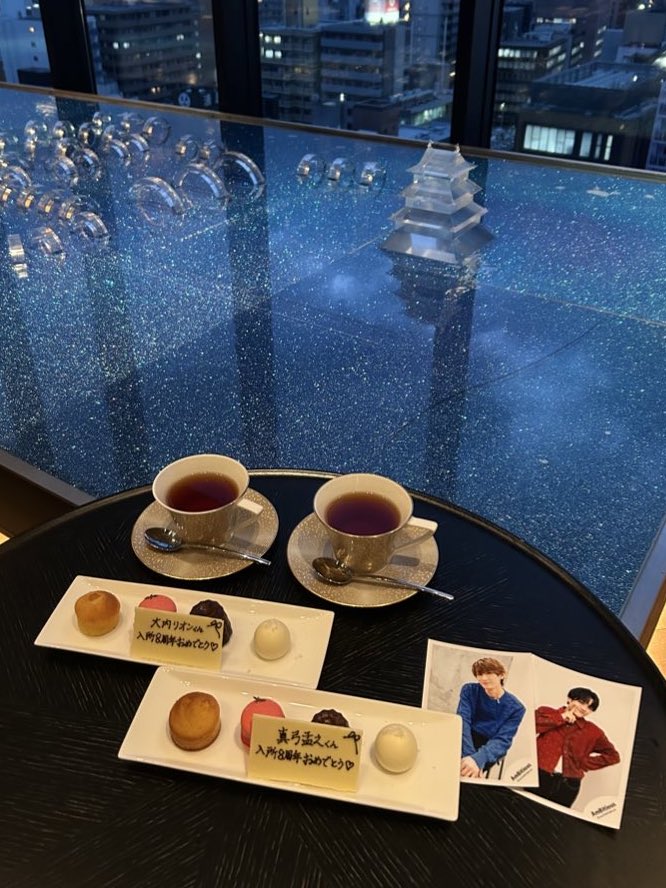 824ssmx__'s tweet photo. ⠀
･｡｡･ﾟ･｡｡･ﾟ･｡｡･ﾟ･｡｡･ﾟﾟ･｡｡･
　： ：
　☆ ：　真弓孟之くん
　　 ☆　　　入所8周年おめでとう💐🤍

#真弓孟之入所8周年 #18年組入所8周年 https://t.co/akRgpB54KS