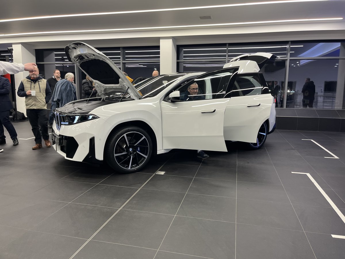 YVFinance's tweet photo. We got invited to the launch of the brand new electric BMW iX3 at Sytner BMW! ⚡️ 

The standout feature has to be the impressive electric range. Up to 500 miles (WLTP) on a single charge. A serious step forward for electric SUVs. 🔋

https://t.co/KiB7yZ0PbO https://t.co/00TE7o4Q9C