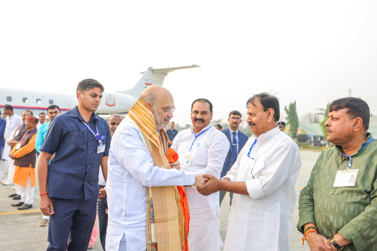 केंद्रीय गृह मंत्री श्री <a href="/AmitShah/">Amit Shah</a> जी तीन दिवसीय बिहार प्रवास के लिए पूर्णिया पहुँचे। बॉर्डर आउट पोस्ट्स के लोकार्पण, वाइब्रेंट विलेजेज प्रोग्राम–2, SSB के विभिन्न कार्यों के ई-लोकार्पण व शिलान्यास, डेमोग्राफी चेंज संबंधी विभिन्न कार्यक्रमों और बैठकों में वे सहभागी होंगे।