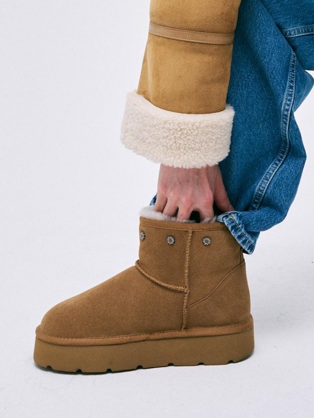c_camel_'s tweet photo. Mardi CLASSIQUE MINI UGG BOOTS_CHESTNUT size230 
ใส่ 1 ครั้ง อุปกรณ์ครบกล่อง 

2,400 free ems *ในเว็บของหมดแล้ว
ต่อรองราคาได้ 

#mardi #ส่งต่อmardi #รองเท้าmardi https://t.co/MNFMtlxgQA