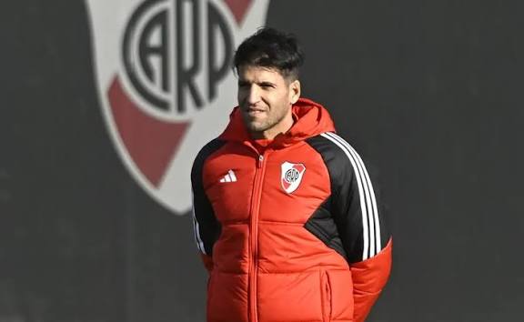 AugusGil's tweet photo. @fasantarellaok No olvidarse de este chad. Demichelis lo trajo a Grazzini y lo echaron a la semana! 😂😂 https://t.co/jAg5GBwgBn