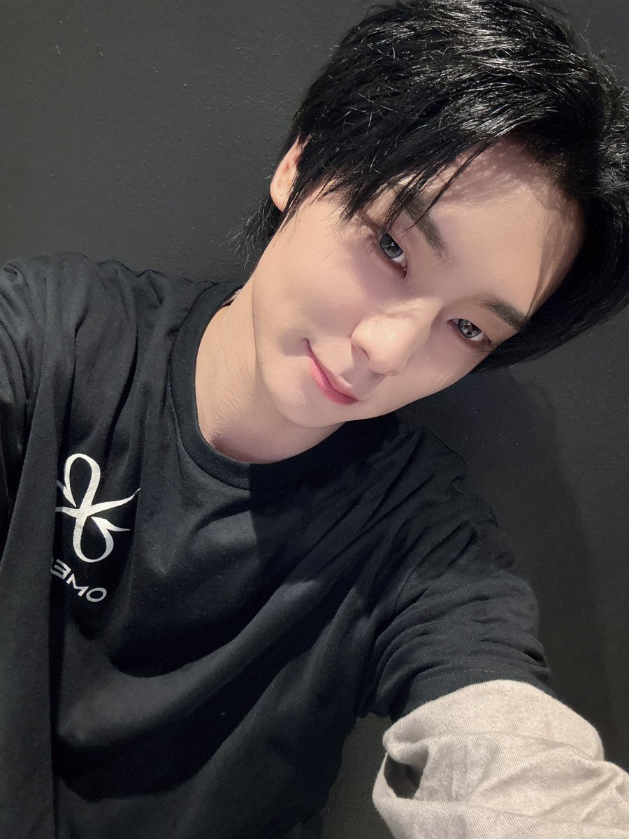 OX] 最後の公演まで本当に幸せでした。ヨーロッパツアー 💙🌙 #OMEGA_X