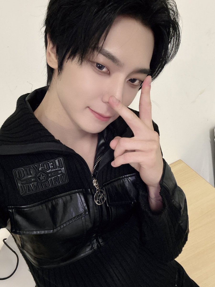 OX] 最後の公演まで本当に幸せでした。ヨーロッパツアー 💙🌙 #OMEGA_X