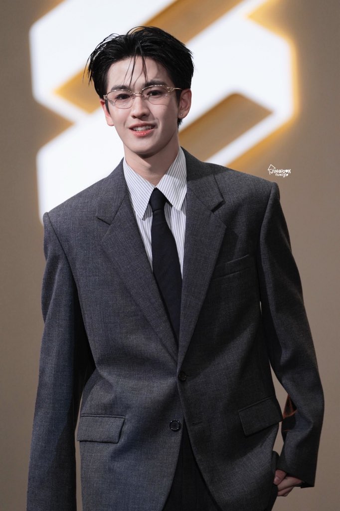 คัมทรูซีมายพี่คิม

#ThailandSocialAwards 
#JINWOOKkim
#TSA14xBUS
#BUSbecauseofyouishine