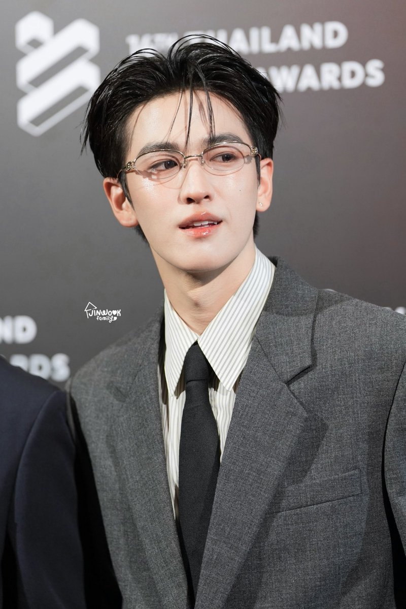 ฮอตเนิร์ดมั้ยครับออนนี่

#ThailandSocialAwards 
#JINWOOKkim
#TSA14xBUS
#BUSbecauseofyouishine