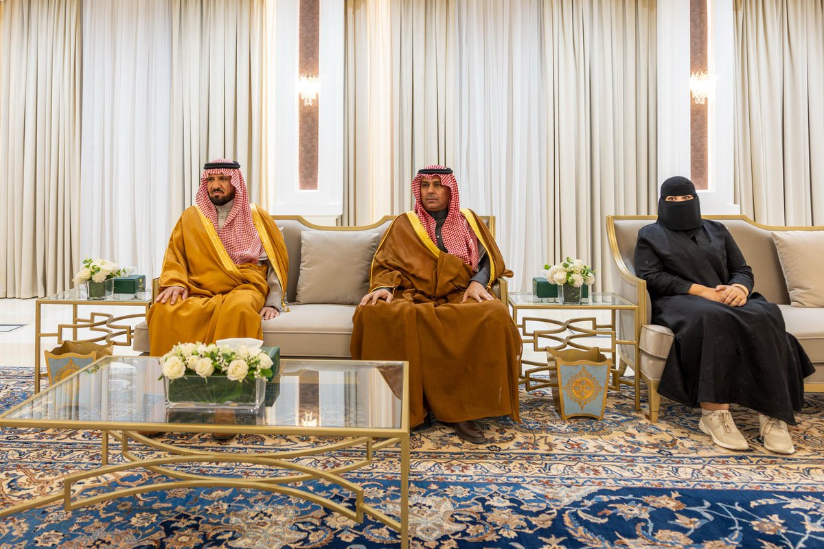 سمو أمير #منطقة_الجوف يستقبل مسؤولي مؤسسة الملك عبدالله بن عبدالعزيز لوالديه للإسكان التنموي ويسلم وحدات سكنية للأسر المستفيدة.

spa.gov.sa/ar/w2522692