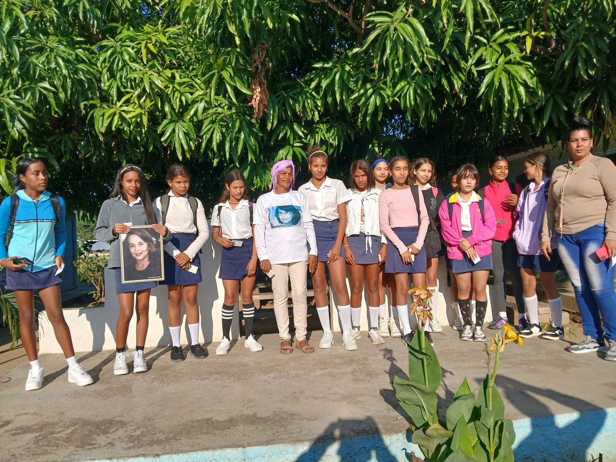 MaikelAlvarezP's tweet photo. Se desarrolla en la institución educativa República Popular de Angola de Guamá,  matutino especial en saludo al 24 de febrero con la presencia del Secretariado Municipal del PCC y cuadros de las distintas organizaciones. 
#sntecdguama
#SantiagoDeCuba 
#ctcsantiago https://t.co/FnawXPHbCr
