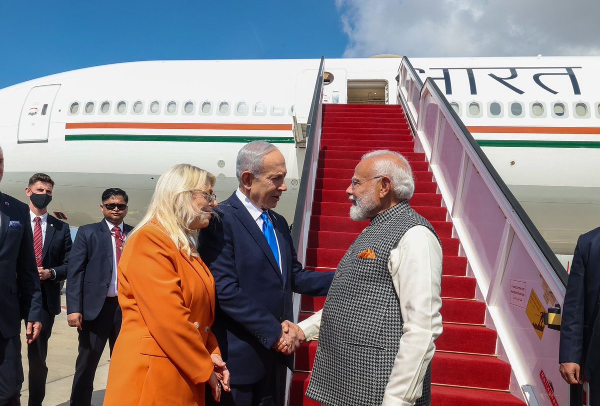 A special gesture of friendship as Hon’ble Prime Minister Shri <a href="/narendramodi/">Narendra Modi</a> ji is warmly received by Israeli Prime Minister <a href="/netanyahu/">Benjamin Netanyahu - בנימין נתניהו</a> and Mrs. Sara Netanyahu.

#PMModiInIsrael