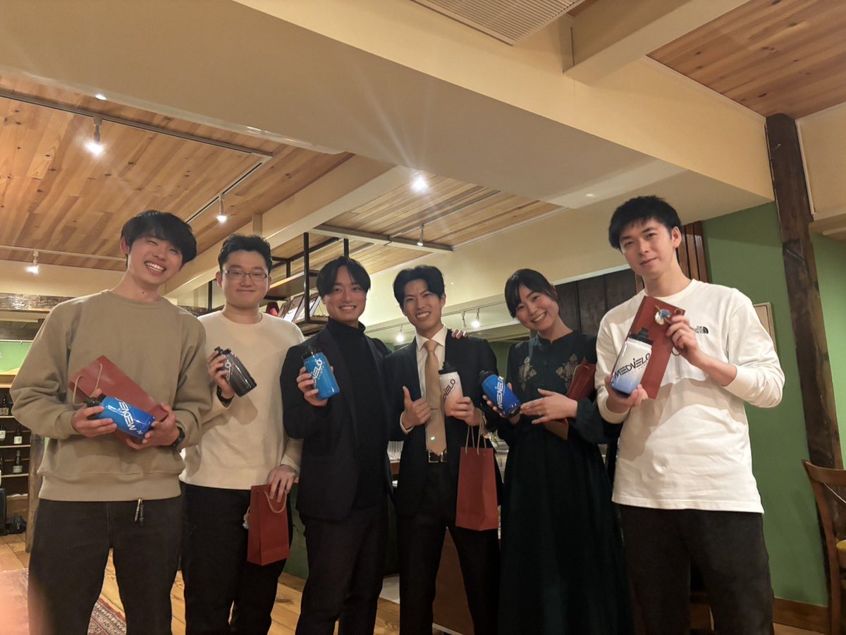 omccc2017's tweet photo. 2/14にMedvelo懇親会を開催しました✨
現役部員だけでなく、OBOGも参加し、親睦を深めました！

昔話に花を咲かせたり、自転車もお仕事も全力で取り組まれている先生方のお話を伺ったりと、有意義で楽しい時間となりました☺️

ご卒業おめでとうございます👏✨

またお会いできる日を楽しみにしています https://t.co/SuRTqq4LHJ
