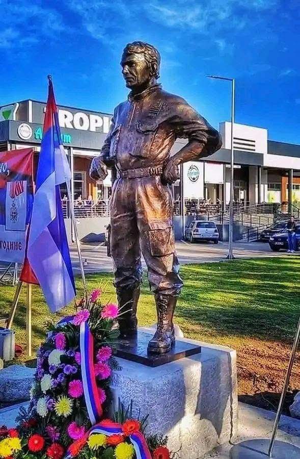 Споменик сину српске Херцеговине, пуковнику Новици Гушићу, команданту легендарне и непобједиве Невесињске бригаде Војске Републике Српске у граду хероју Невесињу.