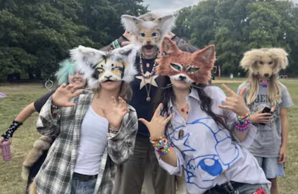 IdeasLN's tweet photo. ¿Ladran, Sancho? Señal de que son #therians. Acaso esta tendencia de identificarse con animales refleja lo mucho que se ha estirado el concepto de “autopercepción”, dándole a la palabra “auto” una atribución excesiva. Por @MiguelEspeche https://t.co/SKJpioksho https://t.co/kLBm8iuvzm