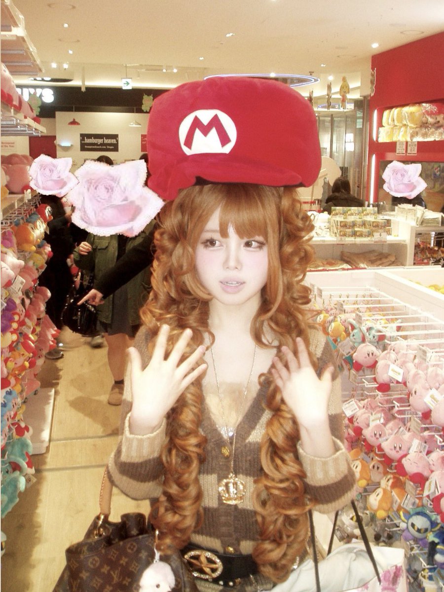 대왕 마리오 모자 쿠션?
인데 가발이 커서 안 커보여