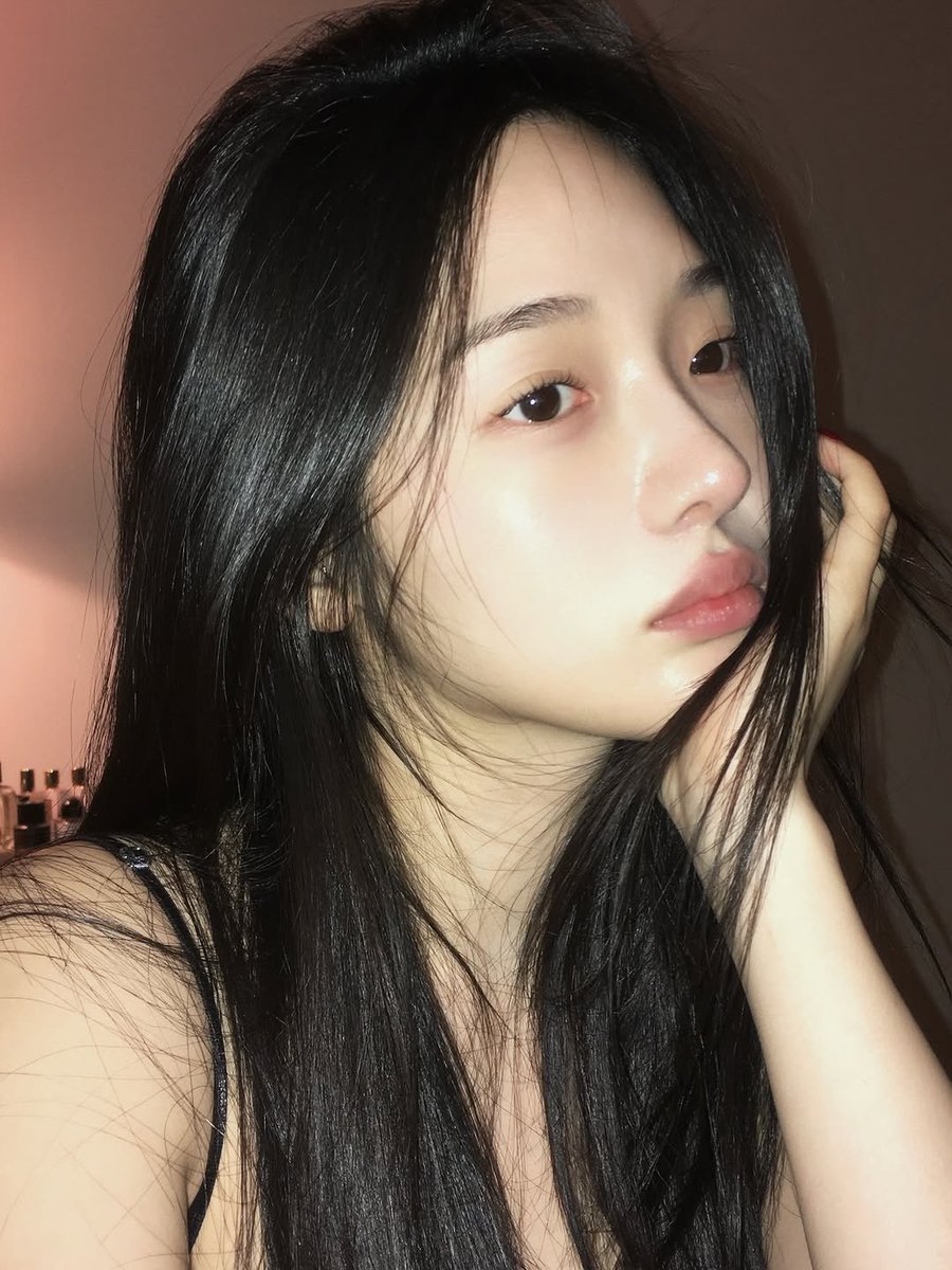 "모든 여자애들이 얼굴을 붉히기 시작함"