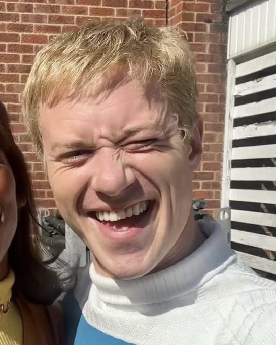 Levijoseph15616's tweet image. Daily Joseph Quinn picture challenge: if you would like to join in, please share your favourite pictures or GIFs (no private pictures or GIFs, please). Today is your favourite pic/gif of Joe winking.