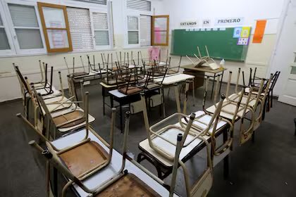 💰 Estas son las 5 provincias con pisos salariales docentes más altos, trabajando un mínimo de 25 horas semanales:

1- Santa Fe $1.400.000 
2- Tierra del Fuego $1.330.000
3- Santa Cruz $1.300.000
4- Neuquen $1.300.000
5- Rio Negro $1.180.000