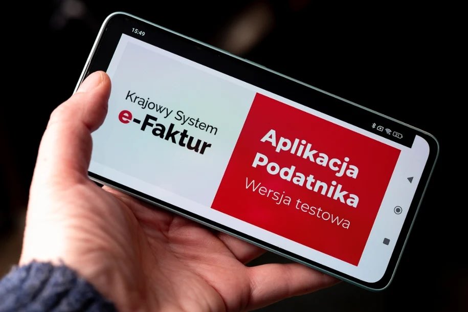 JakubKrupa2006's tweet photo. Dymisja w resorcie finansów! Szefowa wdrażania KSeF ucieka po katastrofalnym starcie – awarie, odrzucane faktury, Profil Zaufany pada.
KO kontynuuje dzieło PiS-u: inwigilacja i paraliż przedsiębiorców. Konfederacja od początku mówi: zlikwidować KSeF!
#KONFEDERACJA #stopksef https://t.co/YD9WKwq8J6