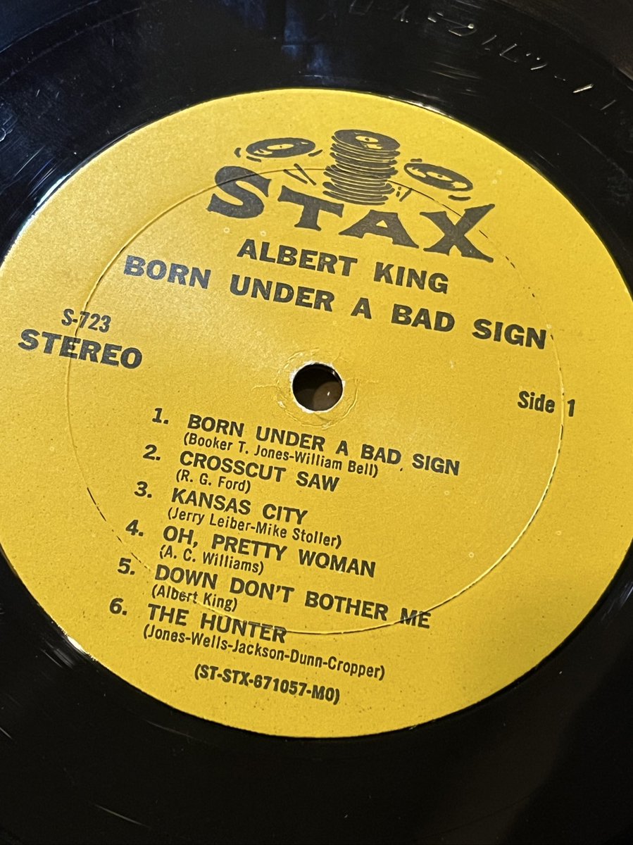 CHELSEAki's tweet photo. まさか、BORN UNDER A BAD SIGNのUSオリジナル盤が我が家にやってくるとは…
感無量です🥹🥹
59年前に、カリフォルニアのモナーク工場でレコードに封じ込まれたブルースの息吹は週末じっくりと堪能します🎸😁
#AlbertKing
#BornUnderABadSign
#MonarchPressing https://t.co/vzmkHMfgho