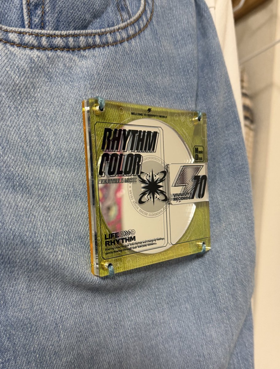 お気に入りのデニムパンツバッグに縫い付け！ いい感じ！好きな物は身