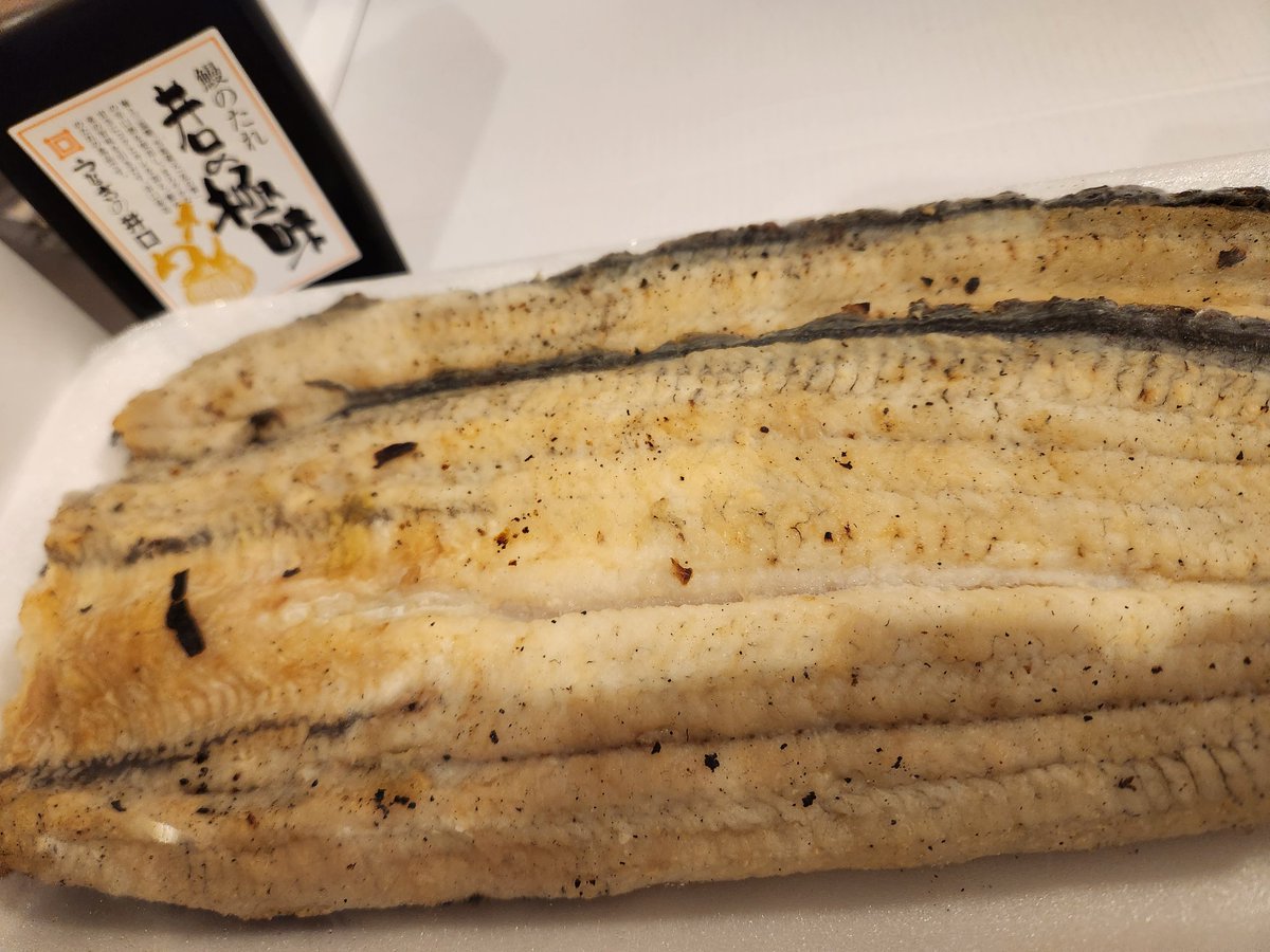 旦那氏への誕生日プレゼントということで、昨日実家から鰻が届きました🎁
こういう機会でないとなかなか鰻なんて食べないからありがたし！！めっちゃ美味しかった！！🤤