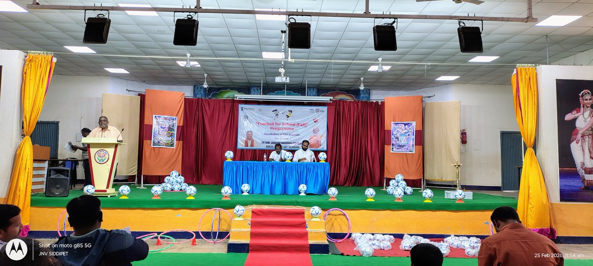 JawaharMedak's tweet photo. Football for Schools (F4S): A FIFA initiative promoting soccer in schools by providing equipment and training, seen at PM SHRI JAWAHAR NAVODAYA VIDYALAYA, Wargal.#NVS_HQ #nvs #nvrohyd
#jnv #F4S https://t.co/OkDgFTxOWd