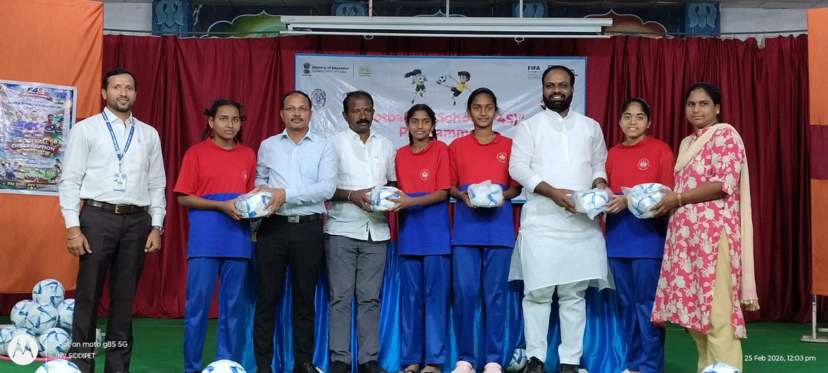 JawaharMedak's tweet photo. Football for Schools (F4S): A FIFA initiative promoting soccer in schools by providing equipment and training, seen at PM SHRI JAWAHAR NAVODAYA VIDYALAYA, Wargal.#NVS_HQ #nvs #nvrohyd
#jnv #F4S https://t.co/OkDgFTxOWd