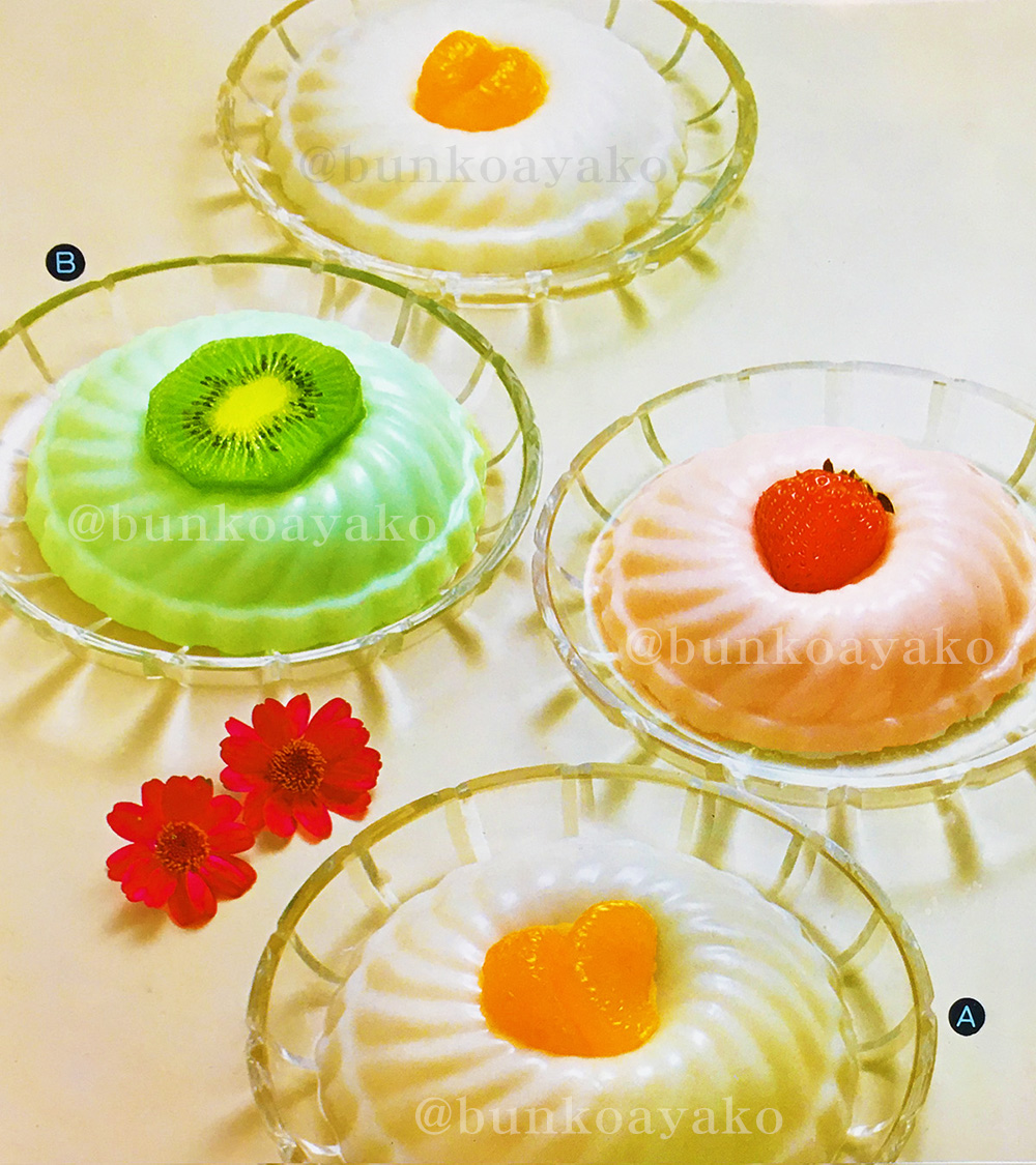 bunkoayako's tweet photo. 「手づくりの絵本天火なしでできるお菓子」昭和54年　雄鶏社発行 「天火」を使わないケーキや冷菓などのお菓子が紹介されている昭和可愛いティーン向けの本。※「天火（テンピ）」はコンロなどの火の上に置いて調理する「オーブン」のようなものです。 https://t.co/DN7o6kUVZg