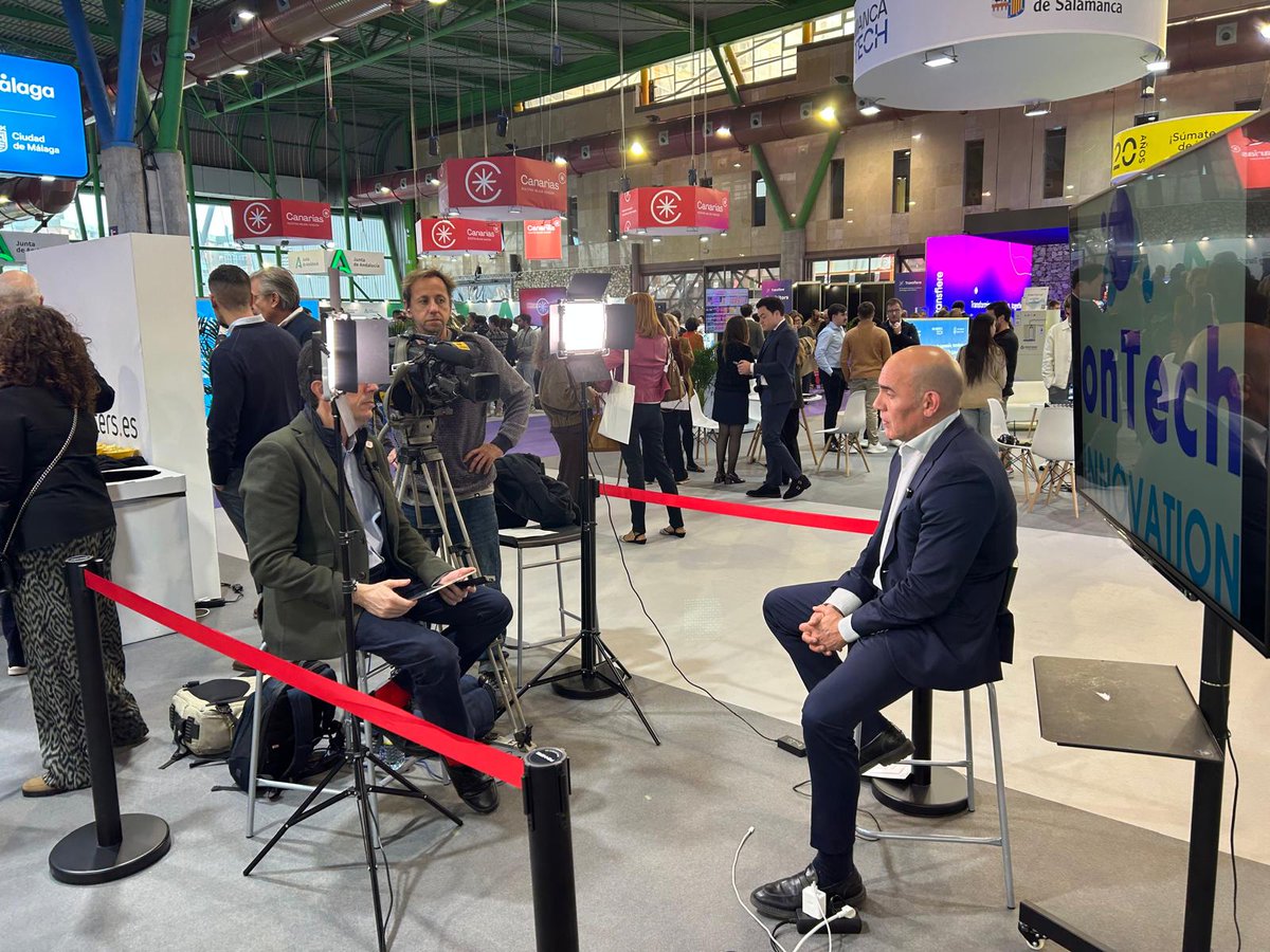 ontech_innova's tweet photo. 🗣️ Nuestro gerente, @a_alcantaral, presenta en el @ForoTransfiere los proyectos que desarrolla #onTech en el marco del #PLAndSequía y de las AEI's @minturgob con los que promueve la #innovación y la transferencia de conocimiento aplicada a los diferentes sectores
#Transfiere https://t.co/AFIGBhUg8I