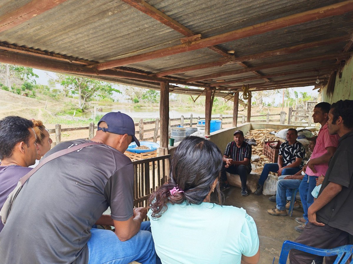 #24Febrero | #Yaracuy. Visitas y reuniones en el sector Bucaral, municipio Bolívar.
El CEM <a href="/ADemocratica/">Acción Democrática</a> Bolívar en Resistencia, desarrollando el plan de activismo, al lado de nuestra gente.
Libertad y democracia. En camino a la transición...
En Yaracuy, NO NOS RENDIMOS...
