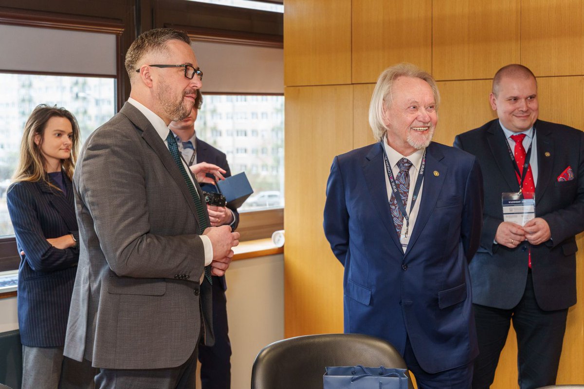 UMK_Torun's tweet photo. Relacja z wizyty ministra nauki i szkolnictwa wyższego dr. inż. @MarcinKulasek na Uniwersytecie Mikołaja Kopernika w Toruniu.
🔗https://t.co/7TXGJc80FM
#UMK #UMK_badawczy #nauka #uniwersytet #MNiSW @MNiSW_GOV__PL https://t.co/5Otda6sJR3