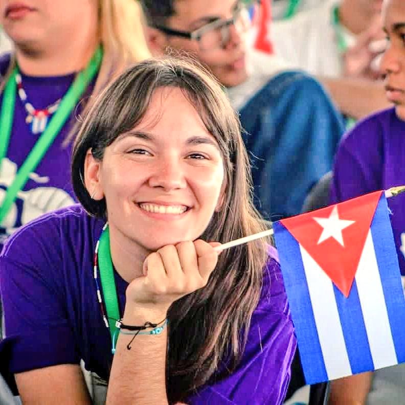 🧏🏻‍♀️ Yo no suelto la 🇨🇺. Yo estoy con Cuba‼️

Y tú ⁉️