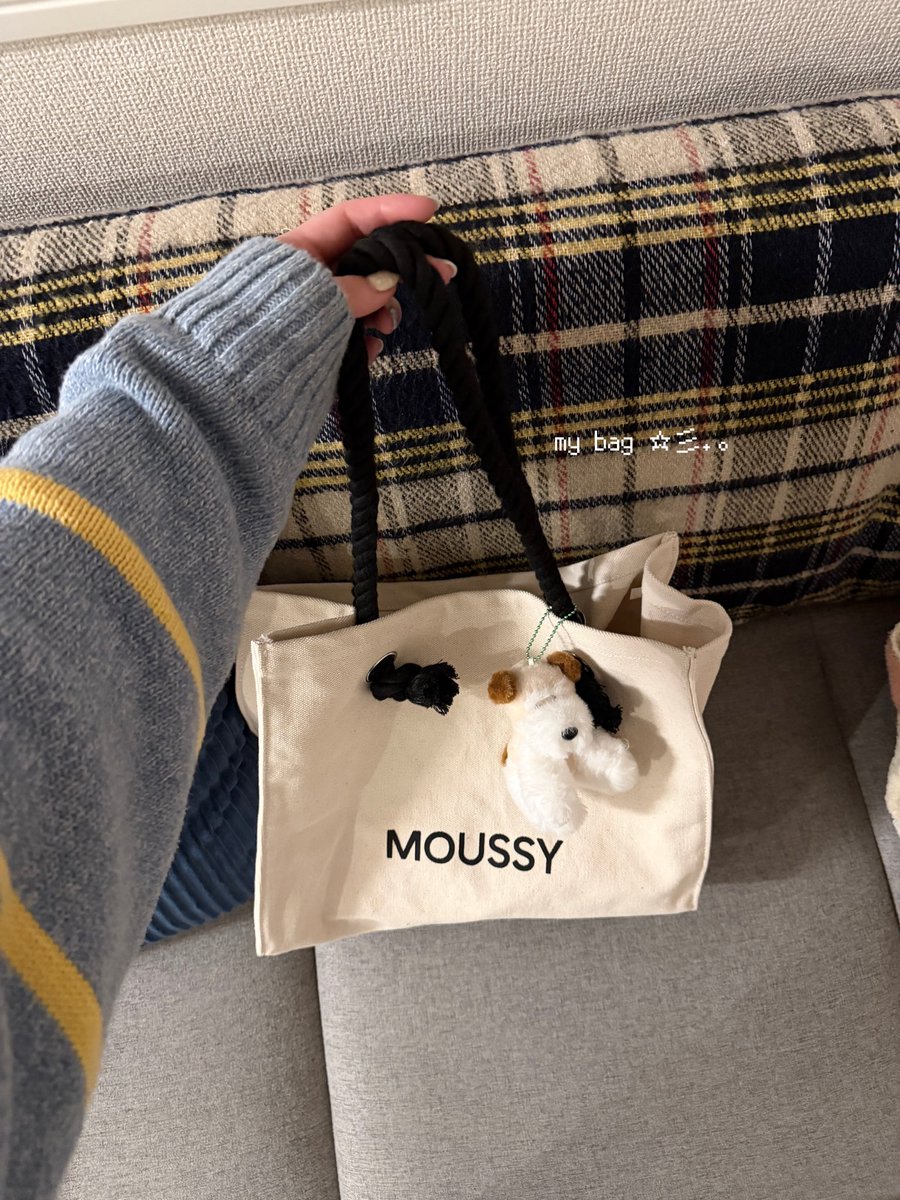 usapan___'s tweet photo. 春だね ~ 🪷 引越し準備でバタバタ、MOUSSYの大容量のバッグたすかる ♪♪
#Promotion #MOUSSY #MOUSSY_PR https://t.co/9YLz0lt8qI