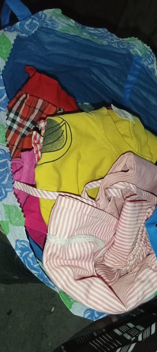 Anaaa0716's tweet photo. Dapet lungsuran baju buat si cantik ... Nunggu lungsuran mukena aja ini https://t.co/vBOANk45j7