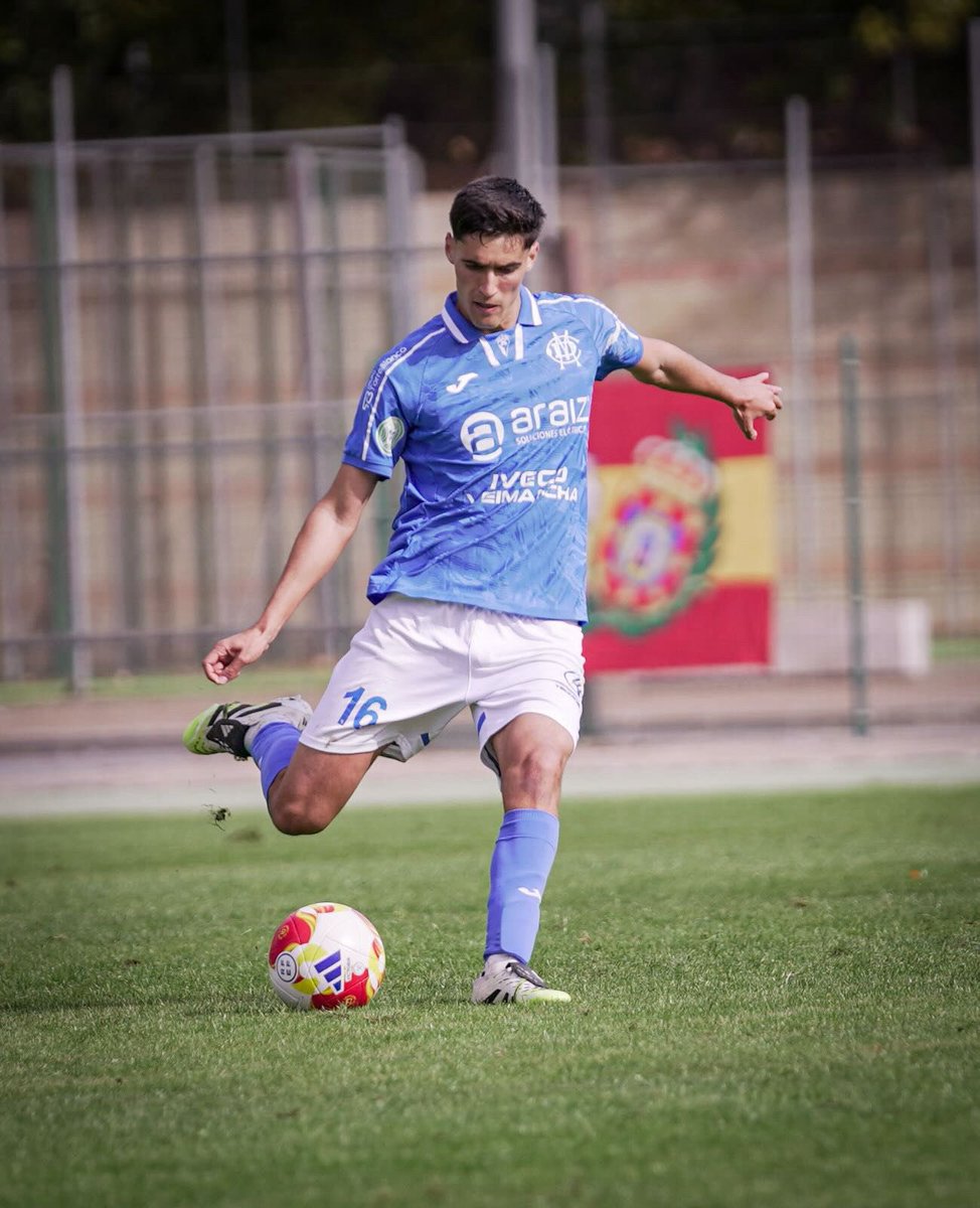 🤝🏻 ¡FICHAJE!

✍🏻 @pablocheca8 se une a la familia #AGDavidCopito Hasta 2️⃣0️⃣2️⃣8️⃣

El mediocentro del <a href="/CDManchegoCReal/">Club Deportivo Manchego</a> está siendo una pieza clave en el 11 en esta temporada.

Sub 23 que a pesar de su edad ya acumula más de 150 partidos en la categoría!