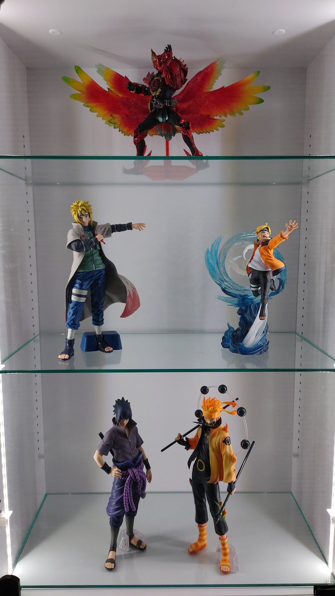 リビングのインテリアとして シンプルに好きな作品のフィギュアを置い