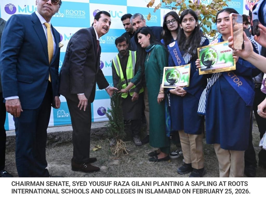 SenatePakistan's tweet photo. 🇵🇰 Chairman Senate Syed Yousaf Raza Gilani addresses at Cambridge #ClimateQuest Prize Distribution Ceremony hosted by Roots International Education Network; Says Pakistan remains among most #climate-affected nations, urges youth to lead with environmental responsibility. 🌍🌱 https://t.co/4xtzWJj08f