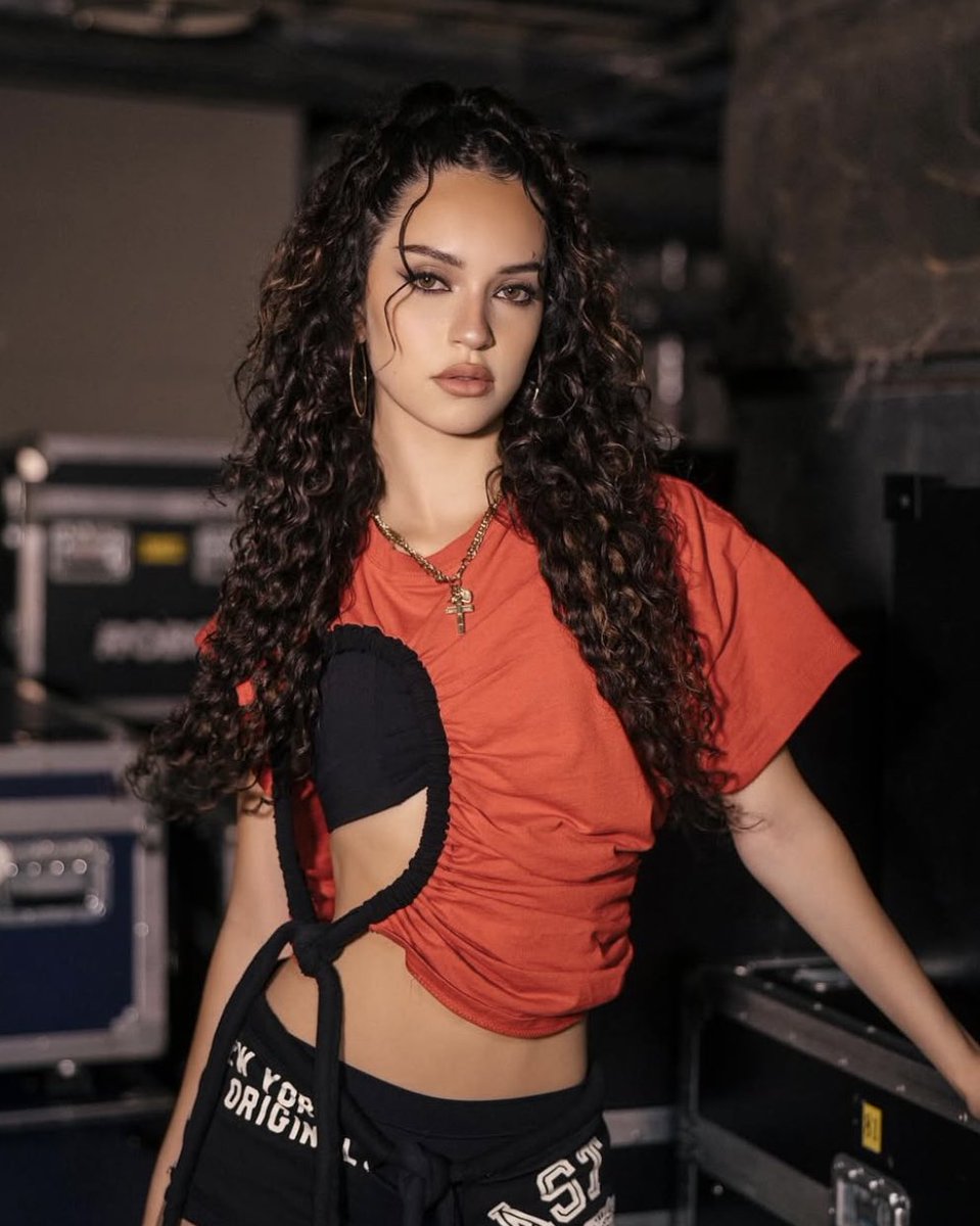 daniela loops tweet media