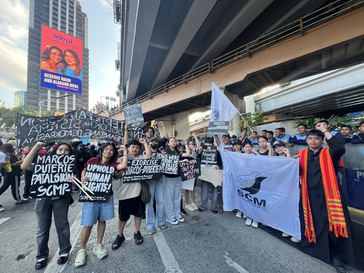 SCMPhilippines's tweet photo. EDSA @40: CHRISTIANS DON’T SETTLE FOR ‘LESSER EVIL’

#MarcosSingilin
#DutertePanagutin
#OustMarcosDuterte
#EDSA40 https://t.co/nDnvY10alr