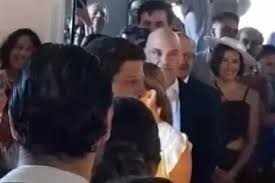 leiatheinvestor's tweet photo. Nobre deputada, esse senhor careca, usando terno e gravata, parece estar envolvido no escândalo Master.

Ele esteve no seu casamento, conseguiu perguntar para ele sobre aqueles 129 milhões? https://t.co/vaJyjGTQnk