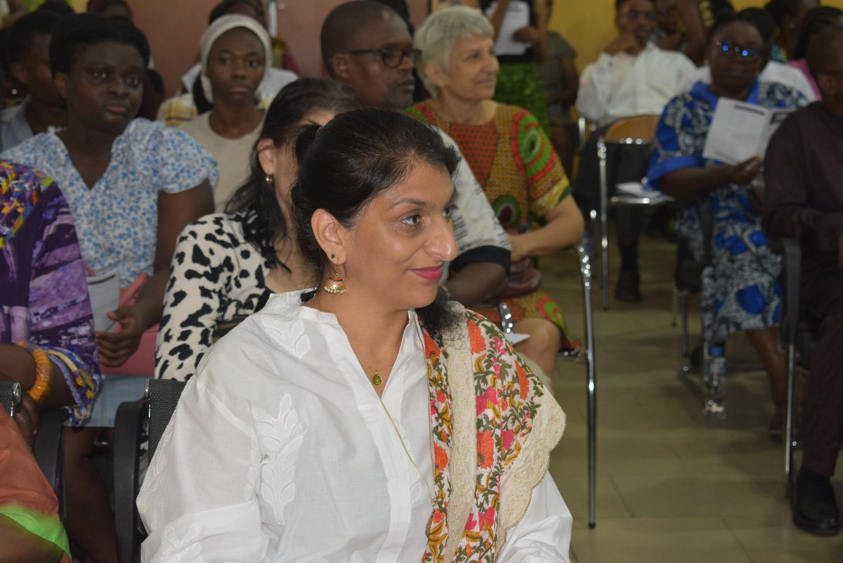 UNinGhana's tweet photo. Speaker after speaker at the #MotherLanguageDay symposium hosted by @UnivofGh is driving home the powerful link between #MotherLanguage, culture, diversity, and global development.
Truly insightful exchanges and rich dialogue throughout.
🧑🏫Teach it!🗣️Speak it! ✍️Write it! https://t.co/sGhCGyCqV2