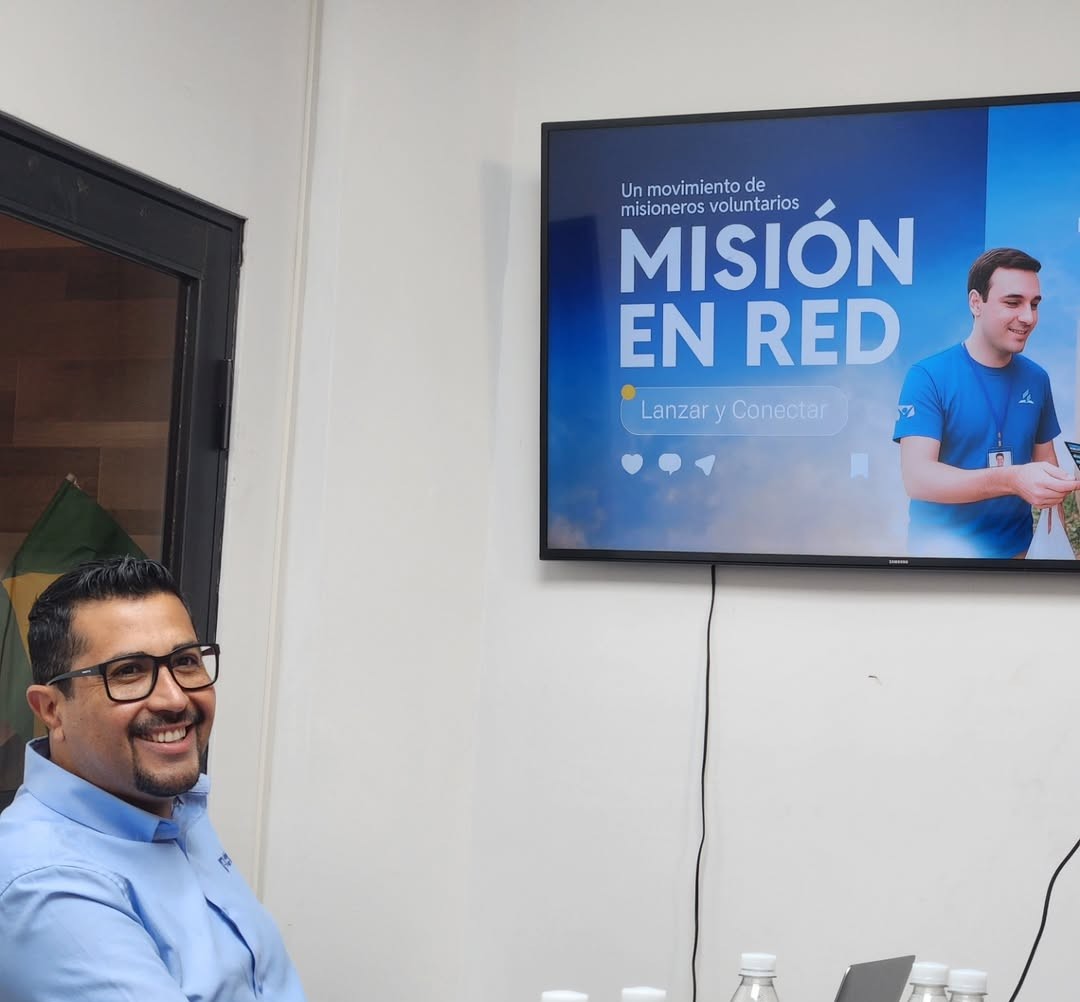 AdventistasANCh's tweet photo. 🔥 La misión avanza en el norte de Chile.
Junto al Pr. Ardy Zapata y el proyecto Misión en Red – @ntchile, fortalecemos la Red NT y el compromiso de nuestros pastores con la #EvangelizaciónDigital.

Unidos, iglesia y comunicación llevamos la esperanza más lejos. 📡✨ https://t.co/cMOJbvaknm