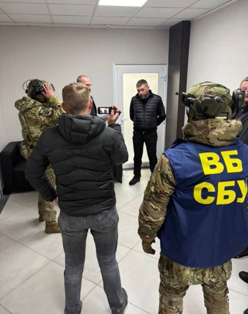 Командувача логістики ПС ЗСУ та начальника Управління СБУ Житомирщини викрили на $320 тис. хабаря  

censor.net/ua/n3602367