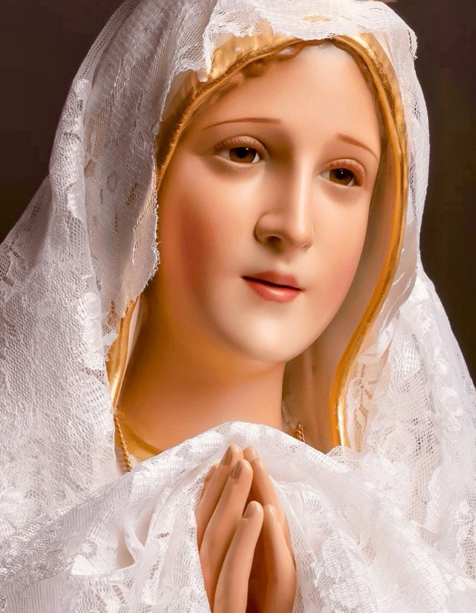 María, Madre nuestra, ruega por la Paz del Mundo.