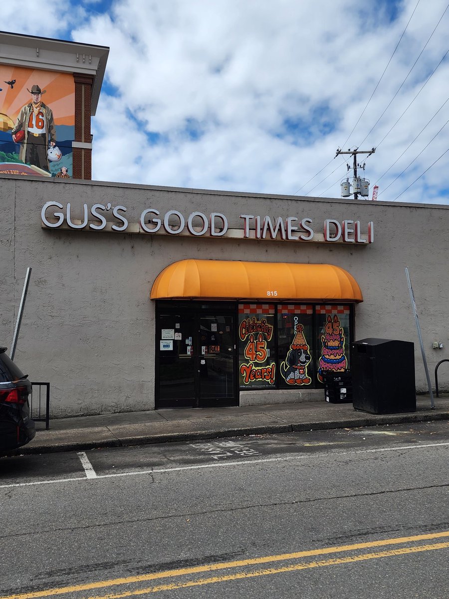 GusGoodTimesDel's tweet photo. When there's something strange in your neighborhood call The Ghostbusters ('84). When you're hungry call US! We deliver! 865 525-9485 We bring it to ya Hawt &amp; Steamy! #Knoxville #hungry #lunch #45yearsofexcellence https://t.co/vliQAN0WeS